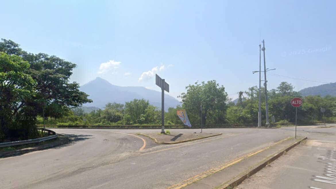 Acceso principal de Minatitlán Colima