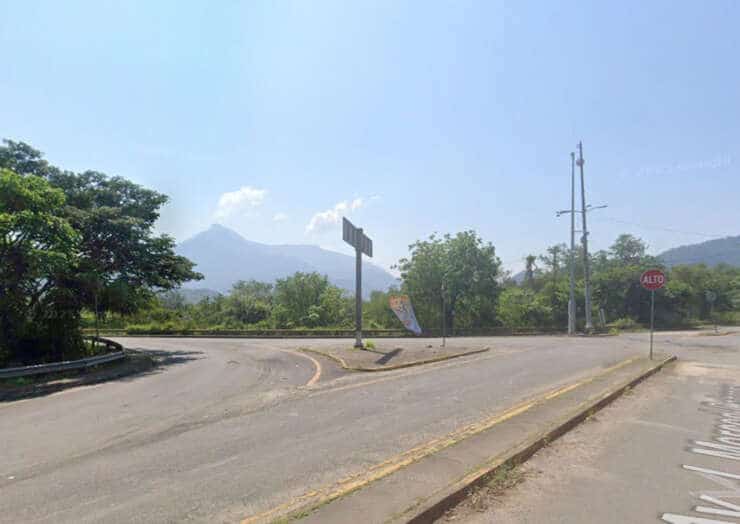 Acceso principal de Minatitlán Colima